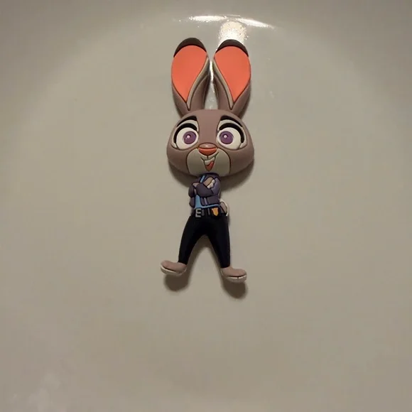 Disneys Zootopia 2 mystery Magnet “Judy Hopps” - Picture 4 of 4